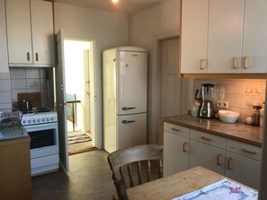 Private kitchen - Solkot Cottage Homestay Kay (Reykjavík)