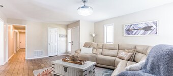 Firepit~Pool~Outdoor Games~ Picnic Area