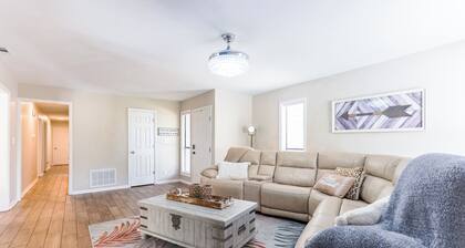 Firepit~Pool~Outdoor Games~ Picnic Area