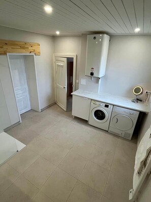 Interior - Gîte with swimming pool in the heart of the countryside, ideal for families (La Barde)