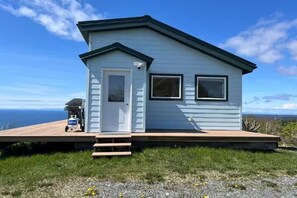 Exterior detail - Bluff cottage with endless views, minutes away from tranquil Homer (Homer)
