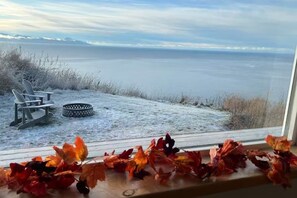 Interior - Bluff cottage with endless views, minutes away from tranquil Homer (Homer)