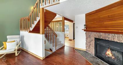 Polaris Chalet - 2 Bdrm Mountain Getaway