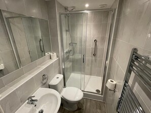 Bathroom - Hydro Hotel (Llandudno)