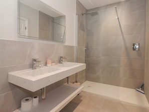 Shower - Daisy Mount (Keighley)