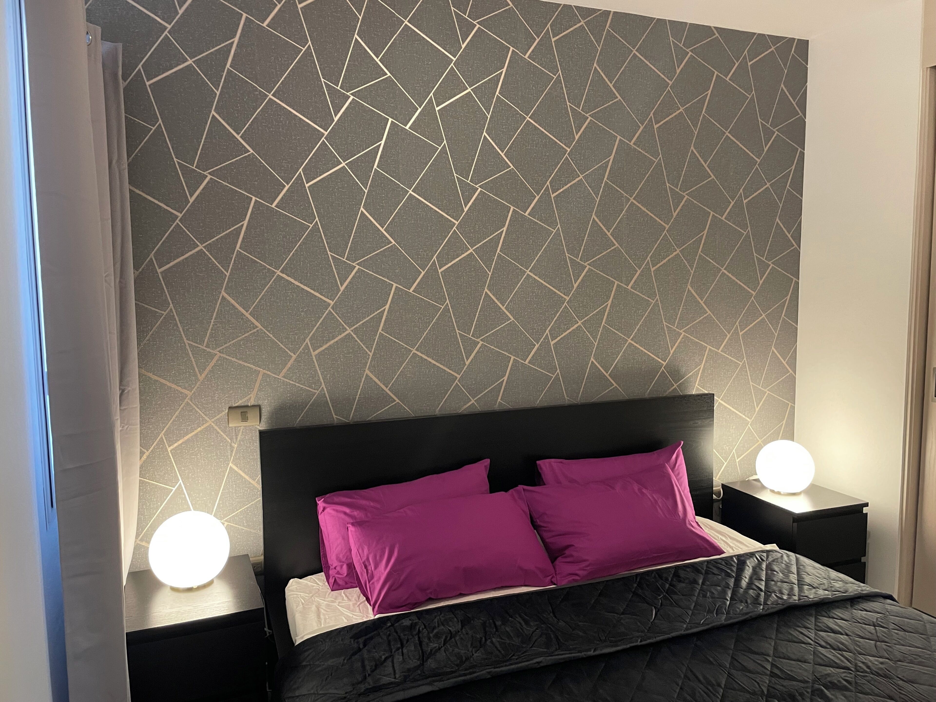 2 bedrooms, iron/ironing board, internet, bed sheets