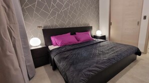 2 slaapkamers, een strijkplank/strijkijzer, internet, beddengoed