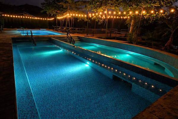 15 outdoor pools