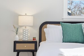 4 Schlafzimmer, Schreibtisch, Bügeleisen/Bügelbrett, Reisekinderbett