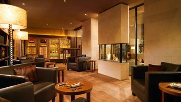 Basic Double or Twin Room, Courtyard View | Interior