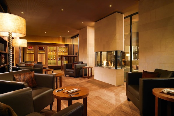 Basic Double or Twin Room, Courtyard View | Interior