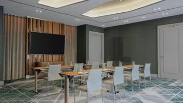 Basic Double or Twin Room, Courtyard View | Meeting facility