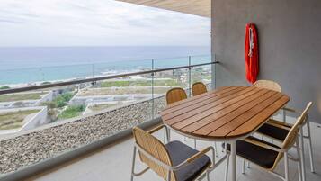 Luxury Villa, Ocean View, Beachfront | Outdoor dining