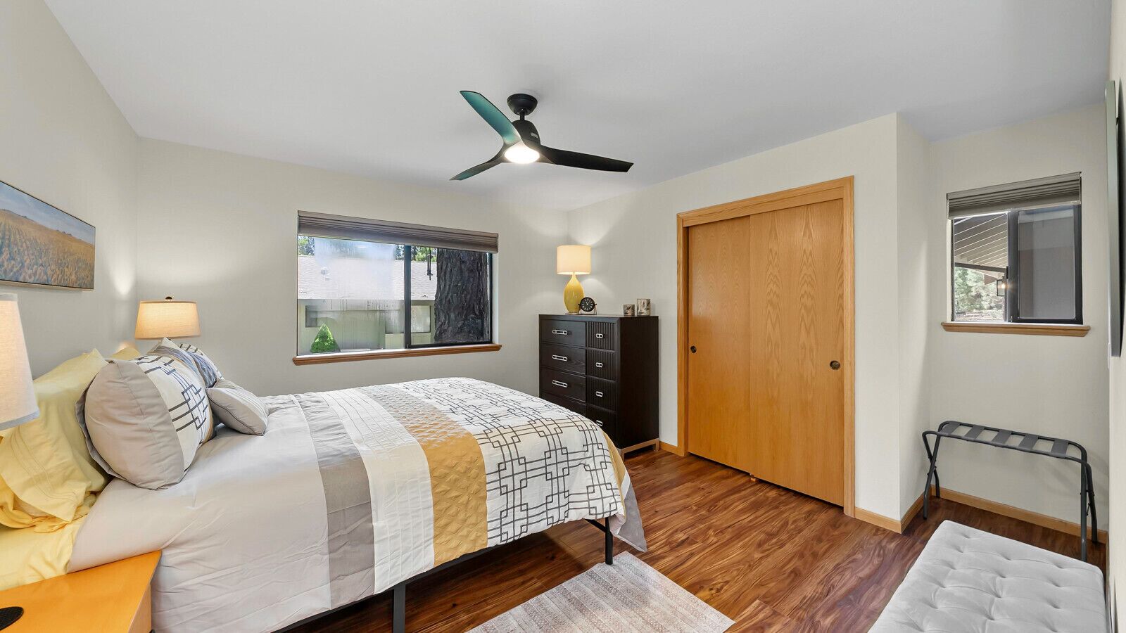 2 bedrooms, iron/ironing board, WiFi, bed sheets