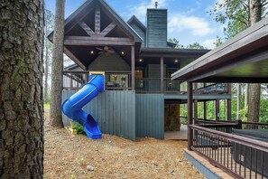 Property grounds - Pine Hills Playground|Slide, Hot Tub, Fire + Games (Broken Bow)
