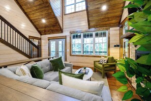 TV, fireplace, video games - Pine Hills Playground|Slide, Hot Tub, Fire + Games (Broken Bow)