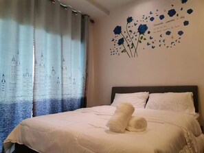 1 bedroom, iron/ironing board, WiFi, bed sheets - Cozy 1-bedroom sea view condo in  Pattaya Posh (Muang Pattaya)