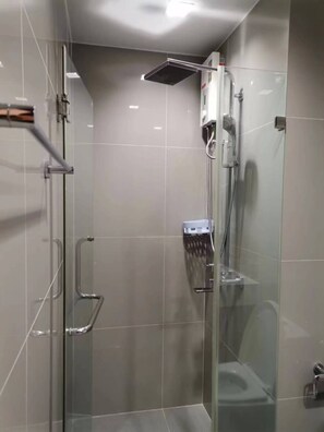 Hair dryer, towels, soap, toilet paper - Cozy 1-bedroom sea view condo in  Pattaya Posh (Muang Pattaya)