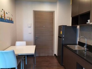 Dining - Cozy 1-bedroom sea view condo in  Pattaya Posh (Muang Pattaya)