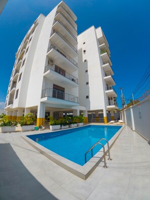 Pool - Spacious 3-bedroom apartment in serene Nyali with AC and gym (Nyali)