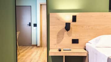 Standard Double Room | Desk, laptop workspace, blackout drapes, soundproofing