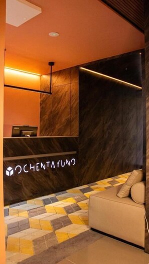 Lobby - Habitat Ochentayuno (Medellín)