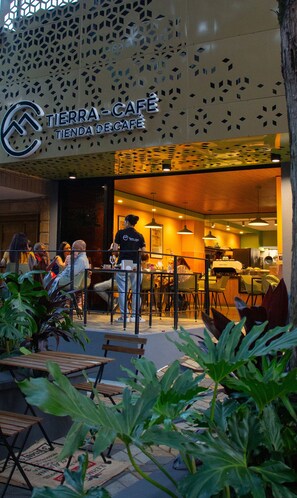 Exterior - Habitat Ochentayuno (Medellín)