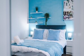 2 bedrooms, iron/ironing board, Internet, bed sheets - Spacious 2 Bedroom House | Sleeps 8 | Driveway Parking | Pool Table & Games (Greater Manchester)
