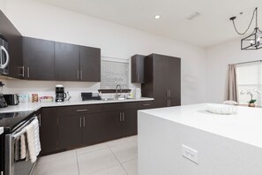 Microwave, oven, stovetop, dishwasher - Relax in Style – Gated 3BR/2BATH Close to Mall & Restaurants - Centrally Located (McAllen)