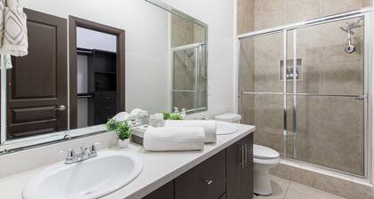 Relax in Style – Gated 3BR/2BATH Close to Mall & Restaurants - Centrally Located