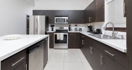 Relax in Style – Gated 3BR/2BATH Close to Mall & Restaurants - Centrally Located