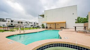 Unclassified image, 5 of 17, button - Relax in Style – Gated 3BR/2BATH Close to Mall & Restaurants - Centrally Located (McAllen)
