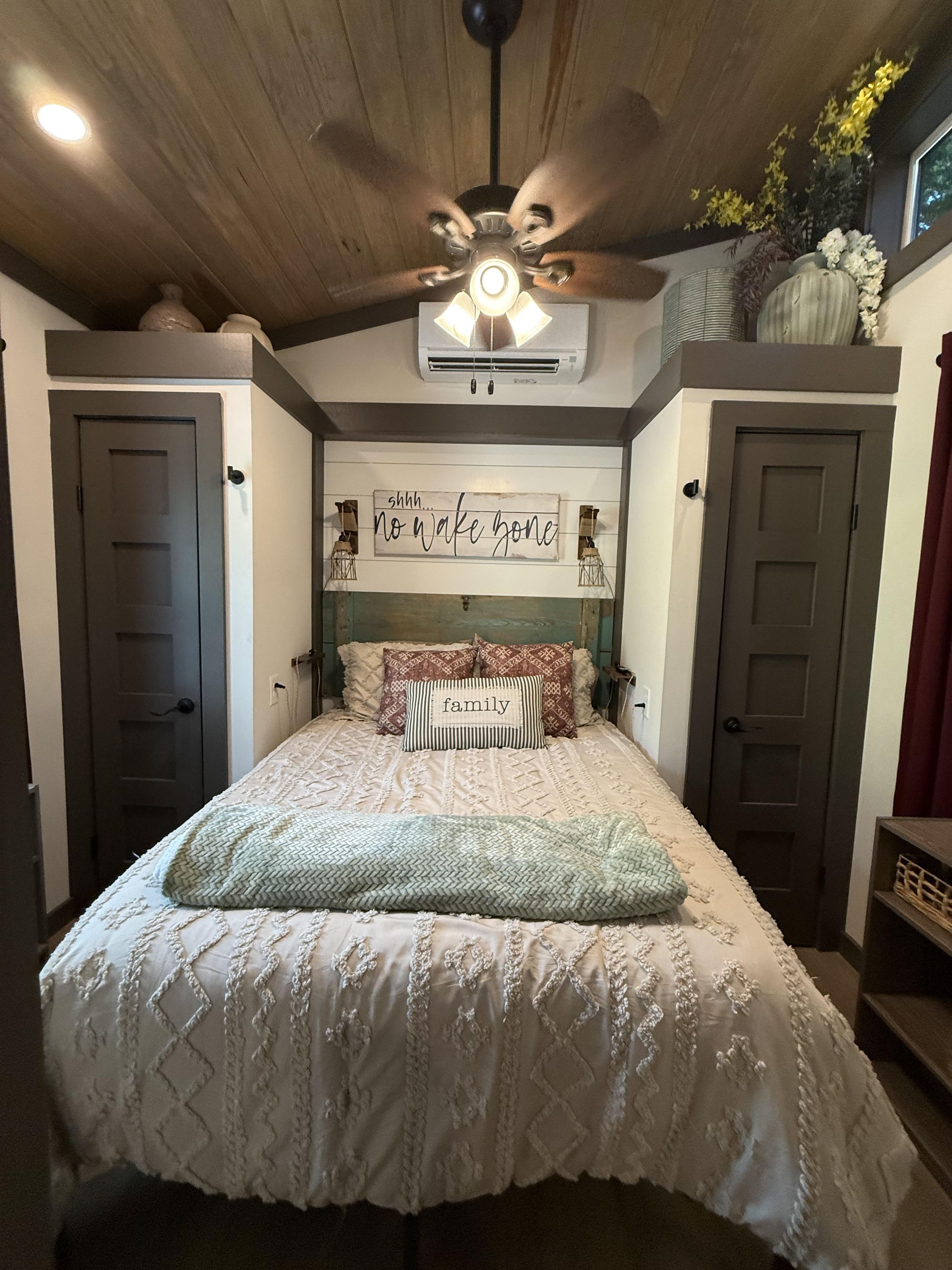 1 bedroom, in-room safe, WiFi (free), bed sheets