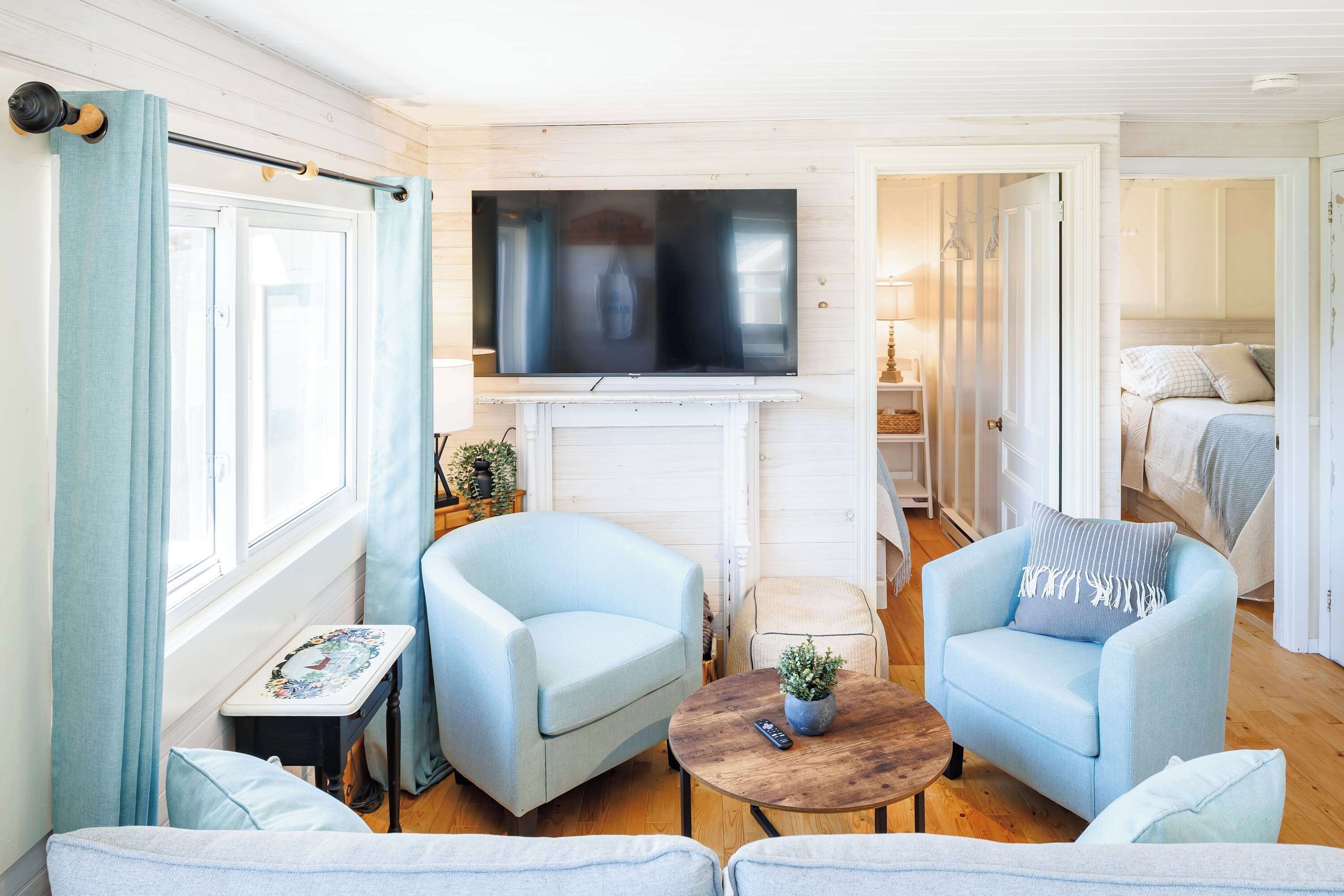 2 habitaciones, tabla de planchar con plancha, wifi y ropa de cama 
