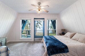 2 bedrooms, WiFi, bed sheets - Leave it all behind and relax at Little Ladies Lake House. (Chandler)