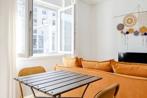 TV - VIVA Bonfim Cozy Home (Porto)