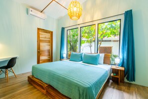 3 bedrooms, WiFi, bed sheets - Discover a rare architectural gem where the rainforest meets refined living (Limón)
