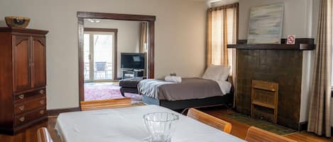 2 habitaciones, tabla de planchar con plancha, wifi y ropa de cama
