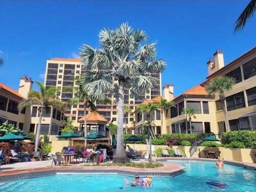 2-bedroom villa in fantastic Marco Island with AC and fitness room