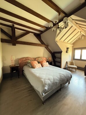 7 bedrooms, iron/ironing board, WiFi, bed sheets - Top-of-the-range large-capacity gîte (Meyssac)