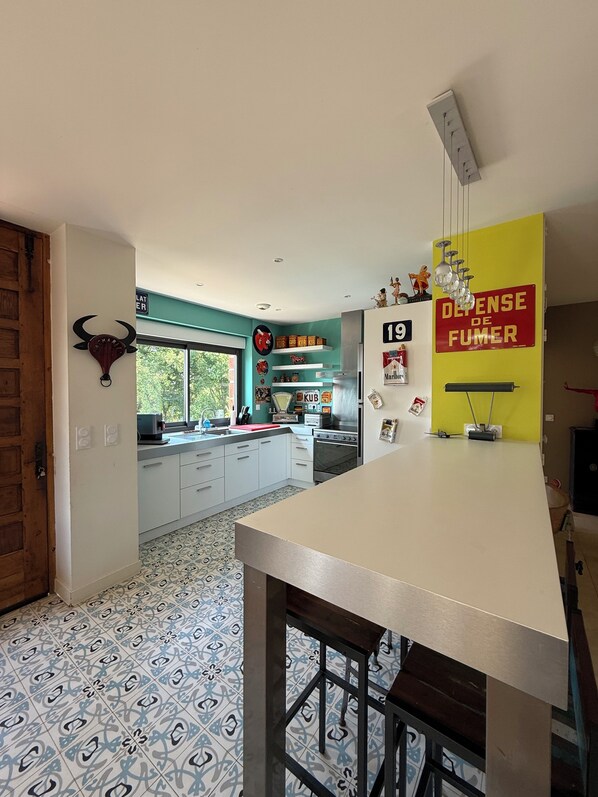 Private kitchen - Top-of-the-range large-capacity gîte (Meyssac)
