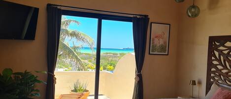 Deluxe Room, Balcony, Beach View (ROMANCE)