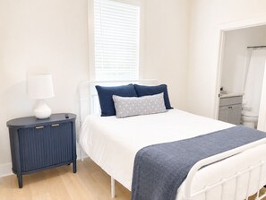 2 bedrooms, in-room safe, iron/ironing board, free WiFi