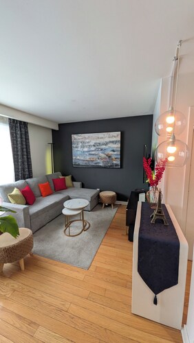 Private Room (#2) Near Don Mills Subway, Fairview Mall & Seneca College