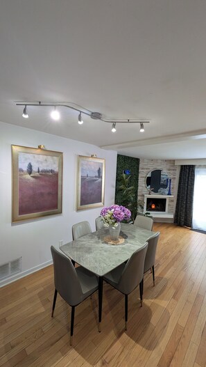 Dining - Private Room (#2) Near Don Mills Subway, Fairview Mall & Seneca College (Toronto)