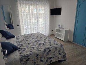 2 bedrooms, iron/ironing board, travel cot, free WiFi