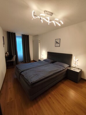 In-room safe, desk, laptop workspace, blackout drapes - B&B Berninapass (Poschiavo)
