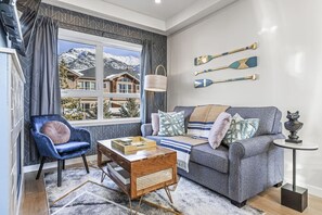 TV, fireplace - 2BR Townhome with Mountain View 3min from DT Canmore (Canmore)