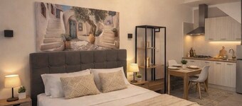 Large studio apartment in the center and not far from the sea