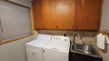 Huis, 4 slaapkamers, roken, patio | Wasservice